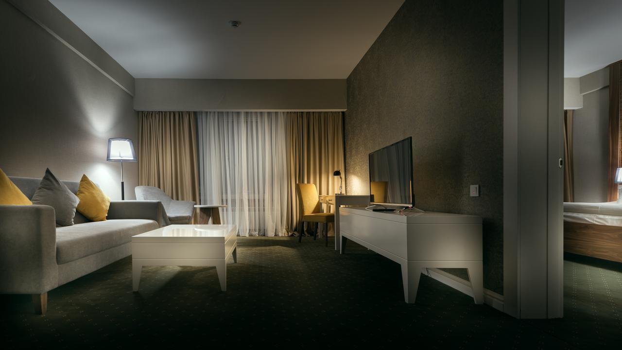 The Square Hotell Astana Exteriör bild